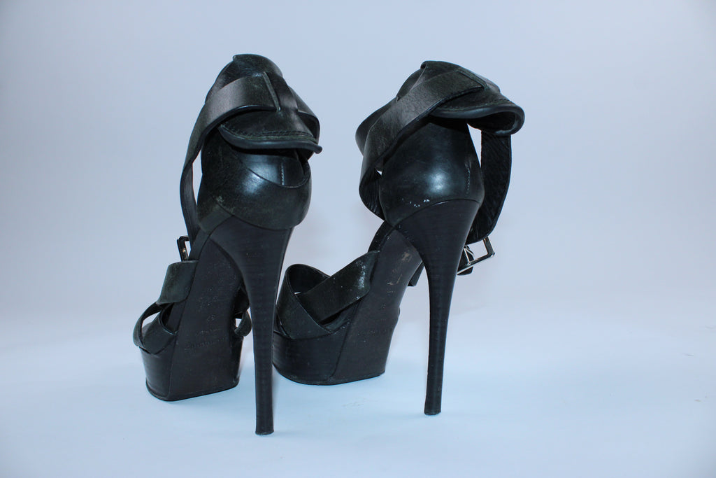 Burberry Prorsum Leather Strappy Sandals