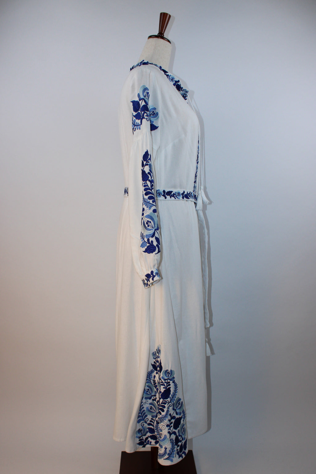 Motyv Ukrainian Vyshyvanka Embroidered Dress