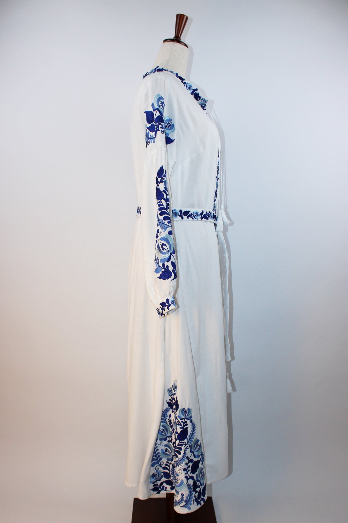 Motyv Ukrainian Vyshyvanka Embroidered Dress